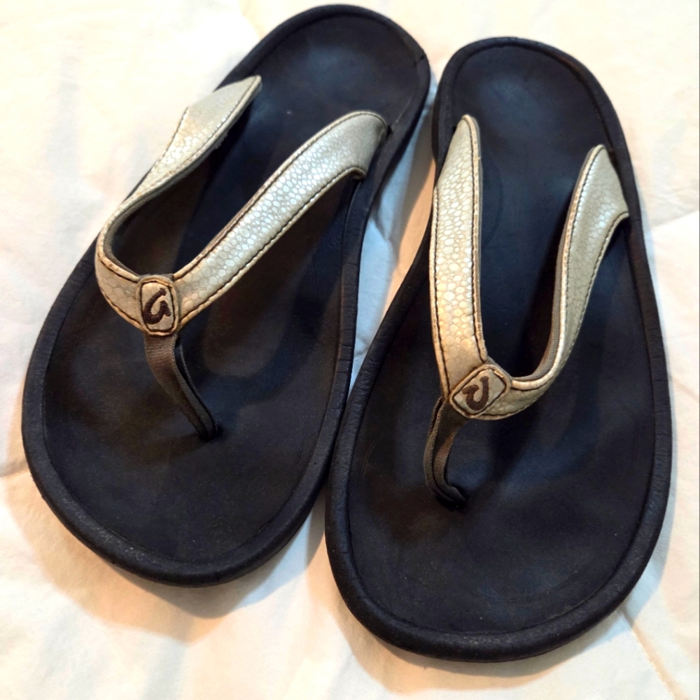 OluKai Black And Silver Sandals Size 9 Flip Flops